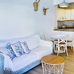 Skol 242 Excellent One Bedroom With Sea Views Apartment *