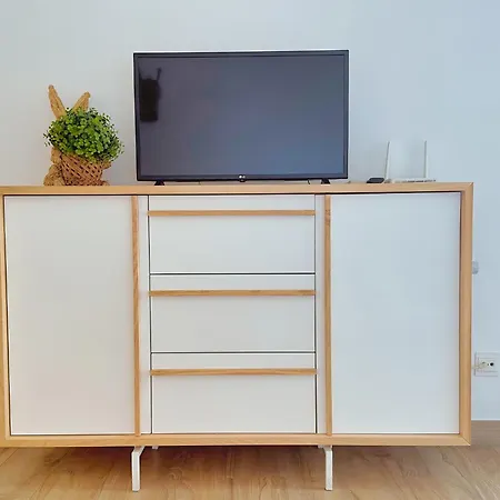 Skol 242 Excellent One Bedroom With Sea Views 公寓 马尔韦利亚