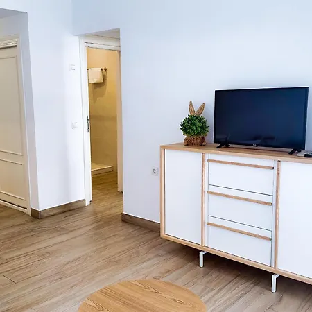 Skol 242 Excellent One Bedroom With Sea Views 公寓 马尔韦利亚