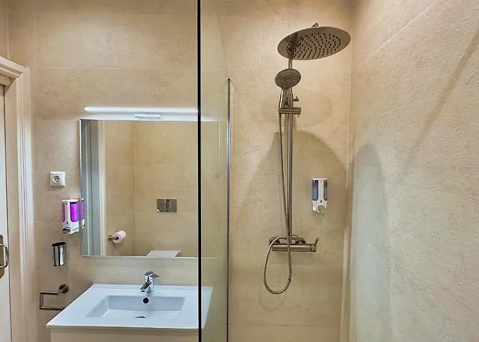Skol 242 Excellent One Bedroom With Sea Views شقة *